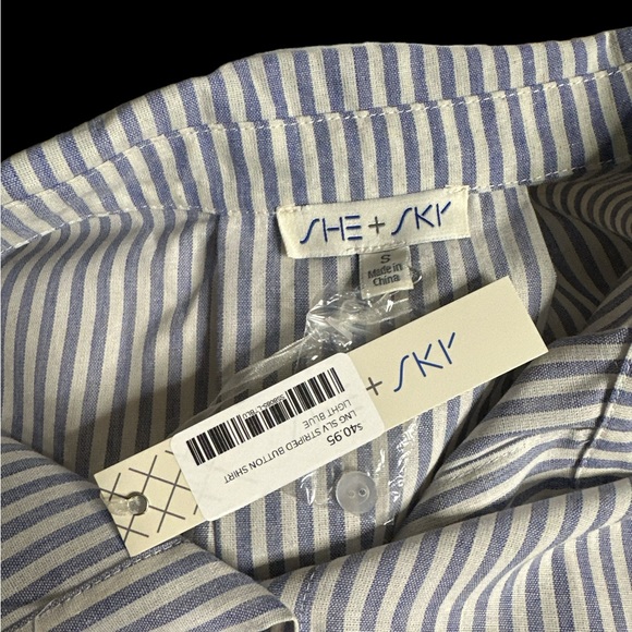 NWT She&Sky Oversized button-up shirt. Size small - Picture 4 of 5
